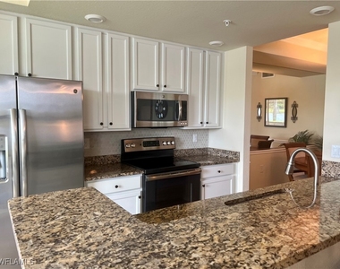 9518 Avellino Way - Photo Thumbnail 16
