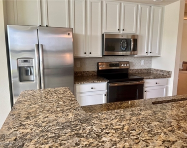 9518 Avellino Way - Photo Thumbnail 17