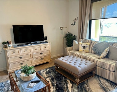 9518 Avellino Way - Photo Thumbnail 15