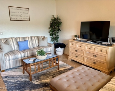 9518 Avellino Way - Photo Thumbnail 14