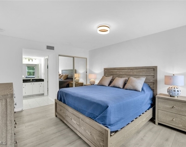 1055 Forest Lakes Drive - Photo Thumbnail 7
