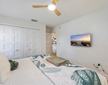 4523 Fluvia Avenue - Photo Thumbnail 12