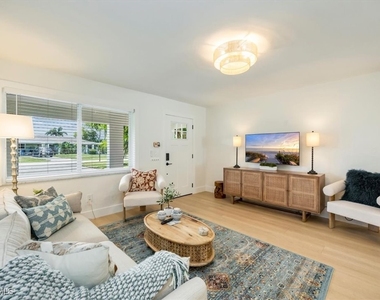 4523 Fluvia Avenue - Photo Thumbnail 2