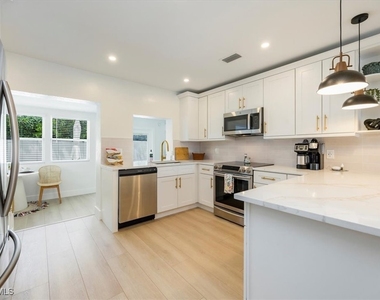 4523 Fluvia Avenue - Photo Thumbnail 4