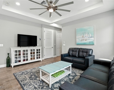 10140 Carolina Street - Photo Thumbnail 3