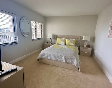 10951 Gulf Shore Drive - Photo Thumbnail 12