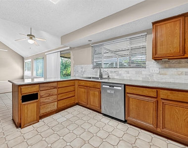 1535 Beaconshire Road - Photo Thumbnail 3
