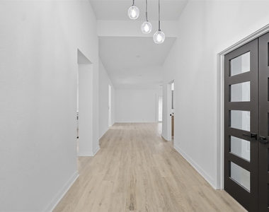 605 N Main Street - Photo Thumbnail 19