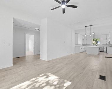 605 N Main Street - Photo Thumbnail 5