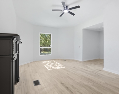 605 N Main Street - Photo Thumbnail 4