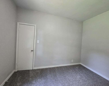 1824 Magnolia Street - Photo Thumbnail 9