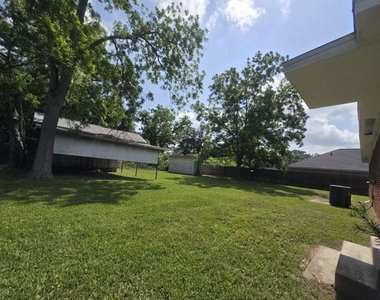 1824 Magnolia Street - Photo Thumbnail 15