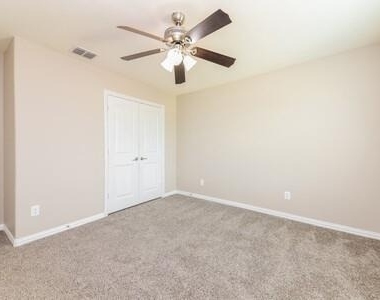 313 Caladium Drive - Photo Thumbnail 8