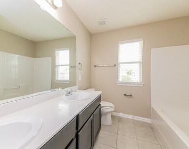 313 Caladium Drive - Photo Thumbnail 6