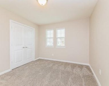 313 Caladium Drive - Photo Thumbnail 7