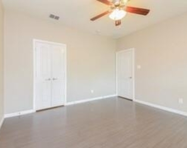 313 Caladium Drive - Photo Thumbnail 5