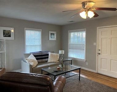 4000 Winfield Avenue - Photo Thumbnail 5