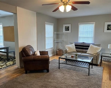 4000 Winfield Avenue - Photo Thumbnail 4