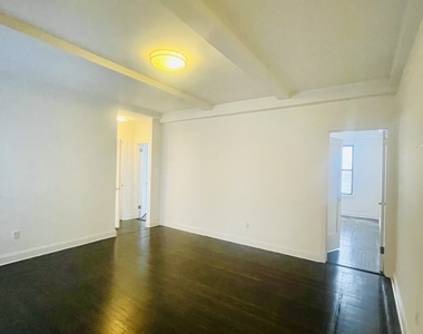 W 55th Street - Photo Thumbnail 1
