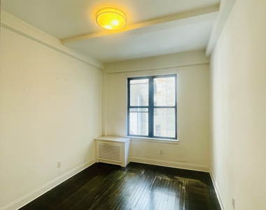 W 55th Street - Photo Thumbnail 2
