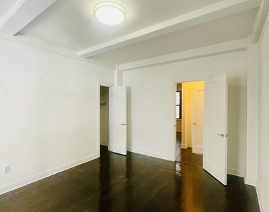 W 55th Street - Photo Thumbnail 6