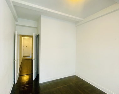 W 55th Street - Photo Thumbnail 5