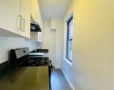 W 55th Street - Photo Thumbnail 9