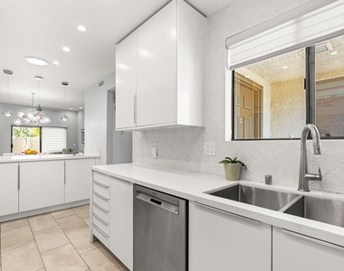 877 E Arenas Road - Photo Thumbnail 13