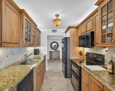 5550 N Ocean Drive - Photo Thumbnail 19