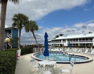 1868 Sw Palm City Road - Photo Thumbnail 16
