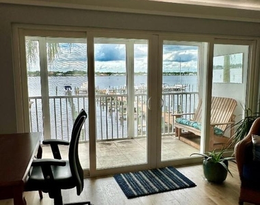 1868 Sw Palm City Road - Photo Thumbnail 5