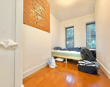 640 Kosciuszko Street - Photo Thumbnail 9