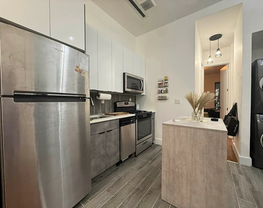 640 Kosciuszko Street - Photo Thumbnail 17