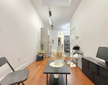 640 Kosciuszko Street - Photo Thumbnail 1