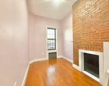 640 Kosciuszko Street - Photo Thumbnail 10