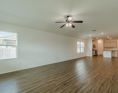 341 Escondido Cir - Photo Thumbnail 3