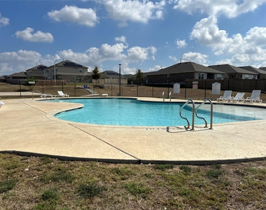 341 Escondido Cir - Photo Thumbnail 16