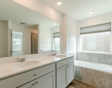 341 Escondido Cir - Photo Thumbnail 13