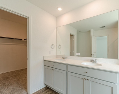 341 Escondido Cir - Photo Thumbnail 15