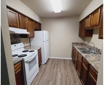 602 W Commons Street - Photo Thumbnail 5