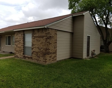 400 W Mesquite St - Photo Thumbnail 2