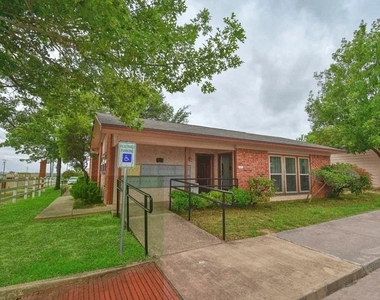 1906 S College Avenue - Photo Thumbnail 2