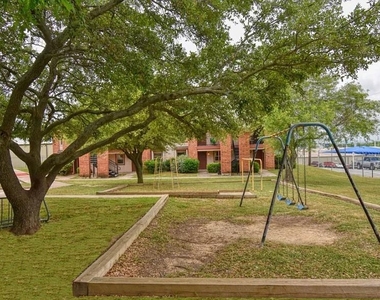 1906 S College Avenue - Photo Thumbnail 4