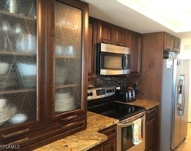 6585 Nicholas Boulevard - Photo Thumbnail 5