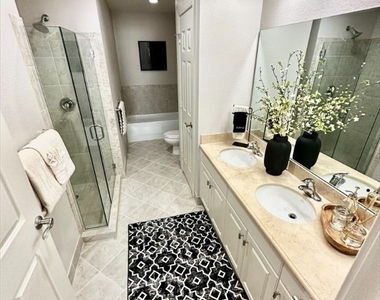 5076 Annunciation Circle - Photo Thumbnail 11