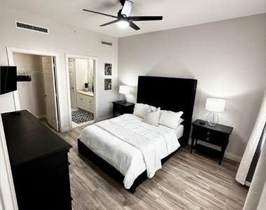 5076 Annunciation Circle - Photo Thumbnail 9