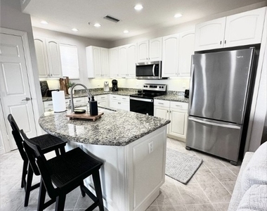 5076 Annunciation Circle - Photo Thumbnail 7