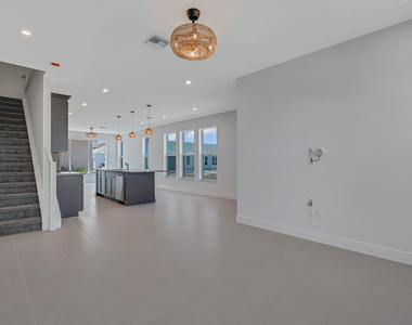 930 Sw Prairie Avenue - Photo Thumbnail 3