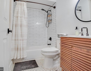 1255 Raum Street Ne - Photo Thumbnail 14