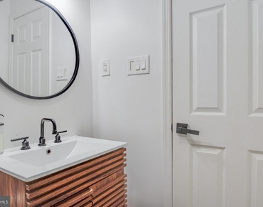1255 Raum Street Ne - Photo Thumbnail 16